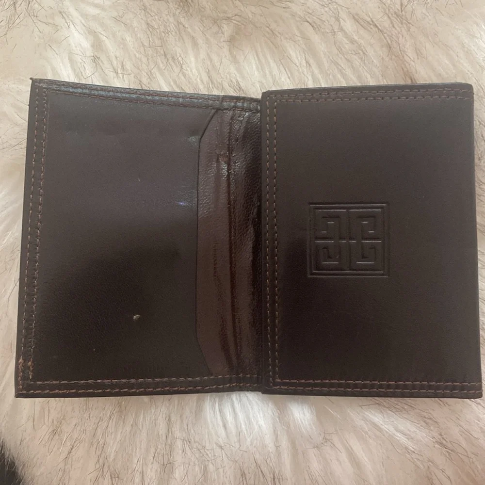✔️Givenchy Vintage Leather Key Case